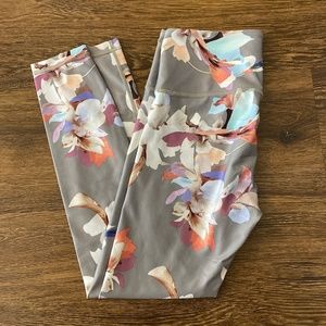Athleta silver and floral print crop legging size small